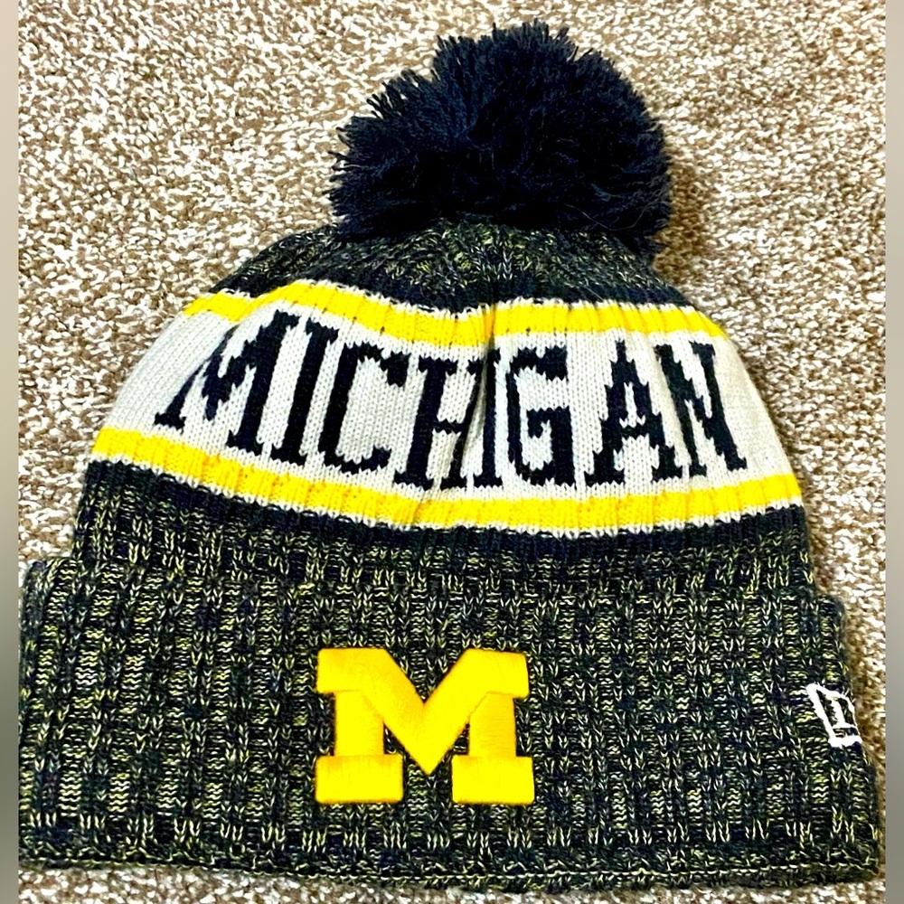 NCAA NEW ERA MICHIGAN WOLVERINES WINTER KNIT CUFFED POM  BEANIE HAT
